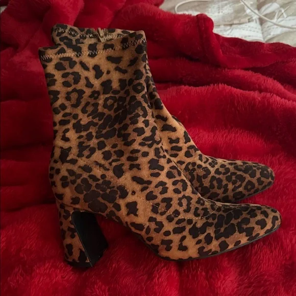 MIA ankle Booties! BRAND NEW WITHOUT TAGS - Picture 2 of 10